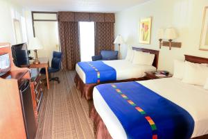 Double Room with Two Double Beds room in Park Inn By Radisson Sharon