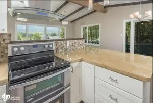 Hot Tub Stunning Mountain Views 2 kitchens 4 bedroom 2 bathroom - Eagle River