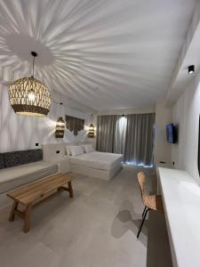Deluxe Queen Studio  room in Pefkos Blue