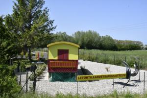 Maisons de vacances Roulotte pour une nuit en amoureux tout equipee.. : photos des chambres