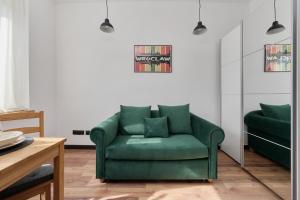 Norwida Apartment with Balcony Downtown Wrocław by Renters