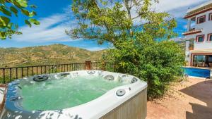 Villa La Posada Canillas de Albaida by Ruralidays