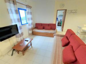 Algarve T2 apartment w balcony and sea view near beach in Manta Rota