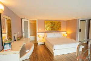 Seafront Duplex with Terrace - Sliema Malta