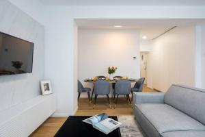 Luxurious Central New Penthouse + Parking