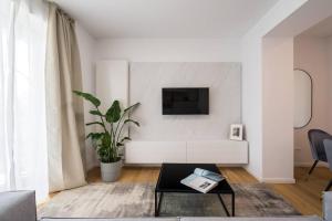 Luxurious Central New Penthouse + Parking