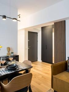 Superb Views 2BR Flat + Balcony