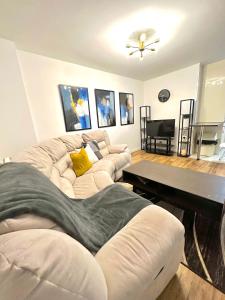 Central 1 BR-Kensington-24 7 security-Netflix