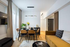 Superb Views 2BR Flat + Balcony