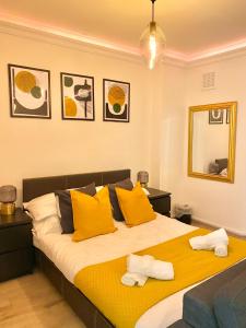 Apt - Balcony- Kensington-24 7 security