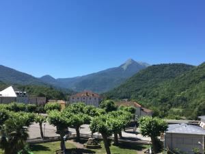 B&B / Chambres d'hotes Le Chateau Aspet B&B : Suite - Vue sur Montagne