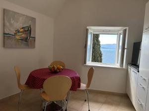 Centrum Bol Apartment - One Minute from the Sea