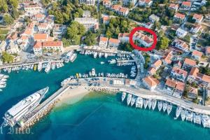 Centrum Bol Apartment - One Minute from the Sea