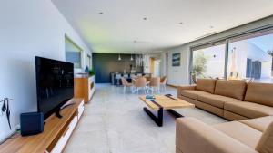 Villa Blue Horizon by LovelyStay