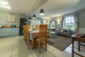 2 Dix Cottages