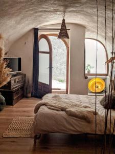 B&B / Chambres d'hotes Charmante suite romantique avec cave a vin : photos des chambres