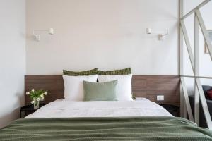 Superb Studio - City Skyline