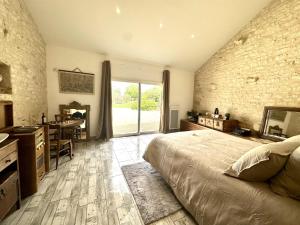 B&B / Chambres d'hotes L'Eden chambre d'hotes avec jacuzzi et massages : photos des chambres