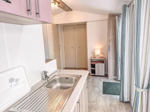 Campings 3 bedroom Chalets Camping de Pujol Argeles-sur-Mer - JoyCasa : photos des chambres