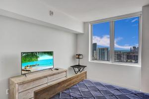Lower Penthouse 3BD 3BA - Beach Pool Gym