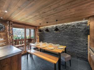 Duplex moderne à Méribel Village, accès ski et piscine - FR-1-566-55
