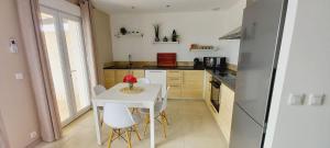 Maisons de vacances Villa neuve avec piscine chauffee dans le Luberon : photos des chambres