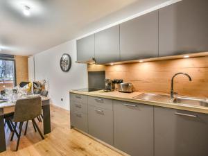 Appartement moderne T3 - Proche pistes et village - 6 pers - Parking - Ski room - Wifi - FR-1-685-65