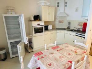 Studio tout équipé avec loggia, parking et Wi-Fi à 50m des cures - 2 pers - Animaux OK - FR-1-703-22