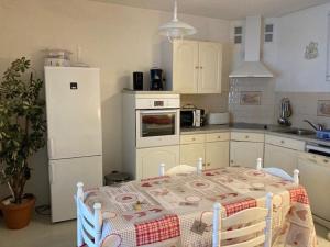 Studio tout équipé avec loggia, parking et Wi-Fi à 50m des cures - 2 pers - Animaux OK - FR-1-703-22