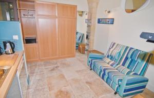 Cozy Apartment In Beaucaire With Wifi
