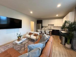 Kennys Sweet Suite - 84 Walkscore