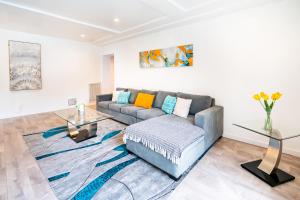 Large Spacious 3 Bedroom 3 Bathroom by Beverly Hills