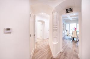 Large Spacious 3 Bedroom 3 Bathroom by Beverly Hills