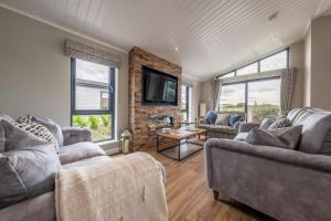 Twelve Burnham Lodge