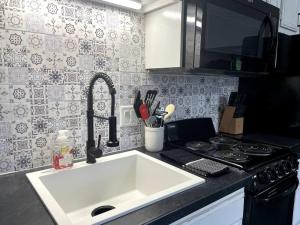 New Remodeled Luxury Condo By The Lake, No Stairs!
