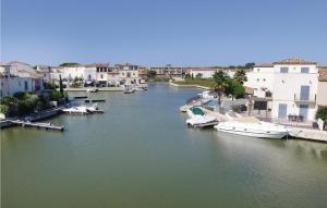 Maisons de vacances Nice home in Aigues-Mortes with 3 Bedrooms and WiFi : photos des chambres