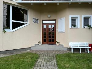 Mol-Ker-Vill Apartment