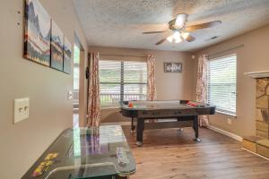 Hot Tub and Games! Smoky Mtn Cabin in Gatlinburg