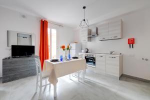 Modern Studio Central Location