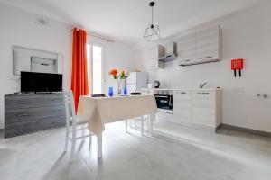 Modern Studio Central Location