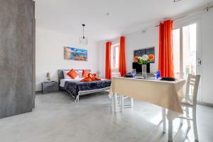 Modern Studio Central Location