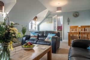 Apartment Eight by the Sea