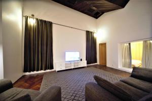 The Theatre Old Town & Balcony