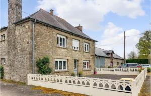 Maisons de vacances Cozy Home In Bonnemain With Wifi : photos des chambres