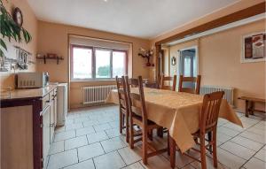 Maisons de vacances Amazing Home In Bonnemain With Wifi And 3 Bedrooms : photos des chambres