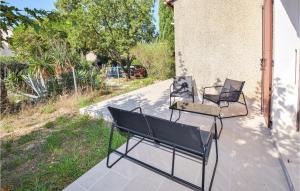 Maisons de vacances Amazing home in Beauvoisin with Outdoor swimming pool, WiFi and 2 Bedrooms : photos des chambres