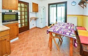 Maisons de vacances Amazing home in Beauvoisin with Outdoor swimming pool, WiFi and 2 Bedrooms : photos des chambres