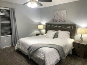 Luxury Modern Condo by the Lake - Succulent Way