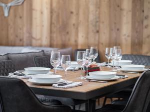 Appartement neuf à Courchevel proche des pistes, 3 chambres, dortoir, wifi, parking - FR-1-568-3