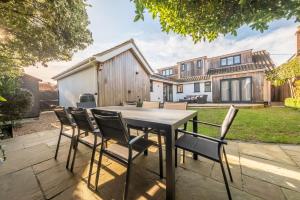 Cedar House - Unrated properties in Holt